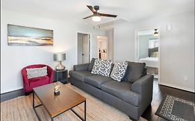 Cozy Heights 2 Bd Bungalow, Walkable